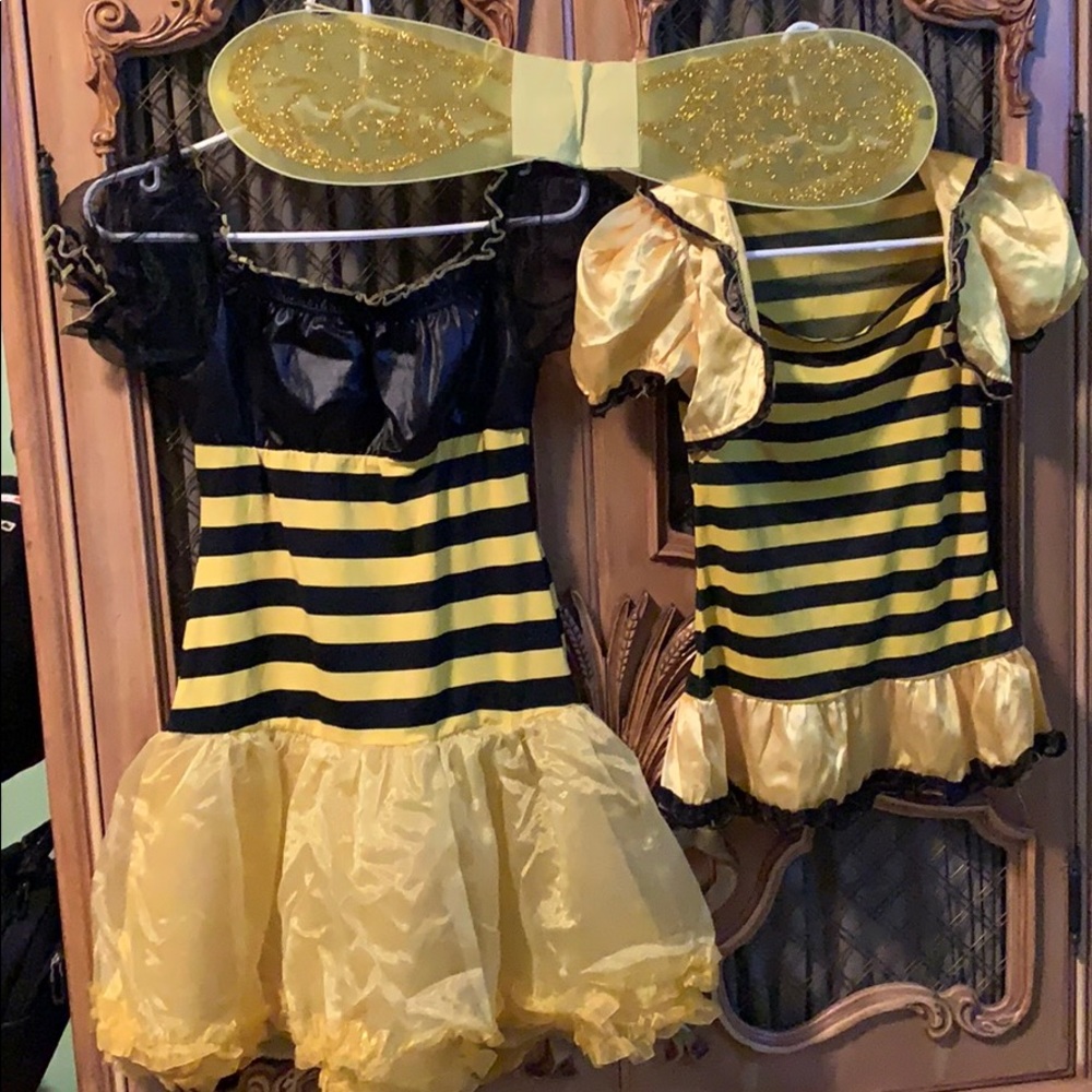 Bundle of 2 Halloween dresses .
